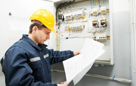 Un électricien est un professionnel en électronique. Il effectue tous travaux d’installations d’appareils électriques, de raccordement et de distribution dans les édifices industriels, les résidences et les bureaux. Être électricien est un métier très convoité, car c’est une activité à la fois passionnante et qui permet de gagner un revenu important. Si vous voulez devenir […]