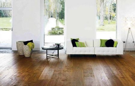 Le parquet est probablement le revêtement de sol le plus répandu dans les foyers. Les gens ont l’habitude de faire appel à un spécialiste pour la pose, mais le faire soi-même est une option à ne pas écarter. Il suffit juste de connaître les techniques.