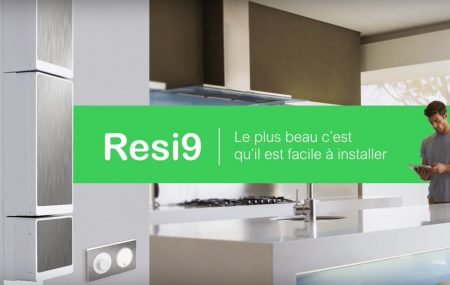 Schneider Electric ne veut plus d’un tableau électrique « dictateur » qui s’impose dans votre intérieur sans esthétique. Schneider Electric a créé (ou plutôt « recréé ») pour vous Resi9. Ce tableau électrique de Schneider Electric est exceptionnel à plus d’un titre !