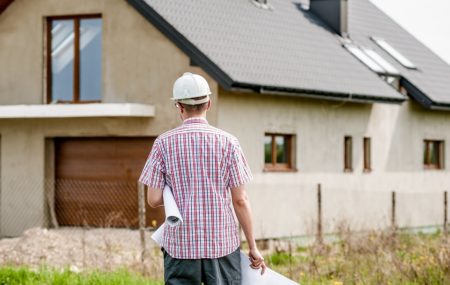 Depuis le 1er mars 2017, que l’on souhaite construire, rénover ou agrandir une maison, on est désormais tenu de faire appel à un architecte pour toute surface de travaux supérieure à 150 m². Cette règle s’applique impérativement dès que la surface de plancher dépasse les 150 m² ou que l’extension porte la surface totale au-delà de cette […]